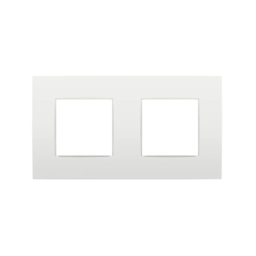Plaque de recouvrement double avec un entraxe de 71 mm, couleur Niko Intense white Niko Intense Plaque de Recouvrement Double Entraxe 71 mm White