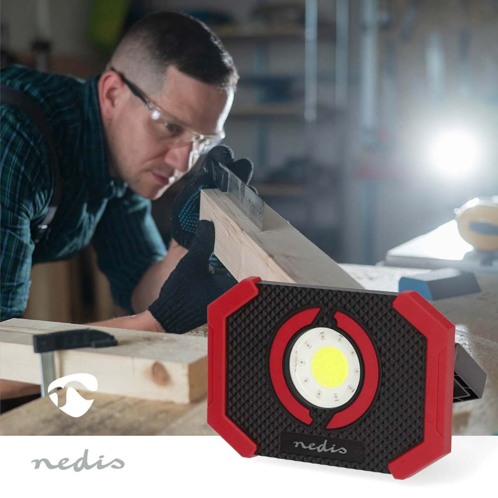 NEDIS Lampe de travail LED baladeuse rechargeable - 4 W 300 lm - Base pivotante - Crochet et Aimant - Rouge Noir1 NEDIS Lampe de travail LED baladeuse rechargeable - 4 W / 300 lm - Base pivotante - Crochet et Aimant - Rouge / Noir